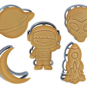 Outer Space Cookie Cutter Set of 5 | Astronaut | SpaceShip | RocketMan | Moon | Alien | Planet | Orbit Star | Galaxy Solar System Kids Party