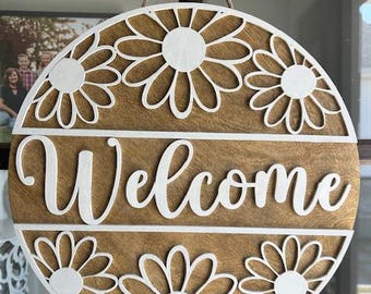 Welcome Door Hanger with daisies. 18” round