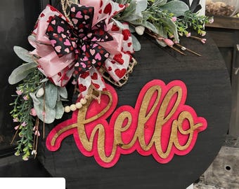 Valentines 18” round door hanger. Pink and black