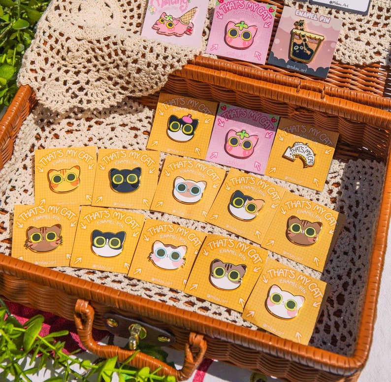 Wicker Color Pin Cute Cat Face Enamel Pin |