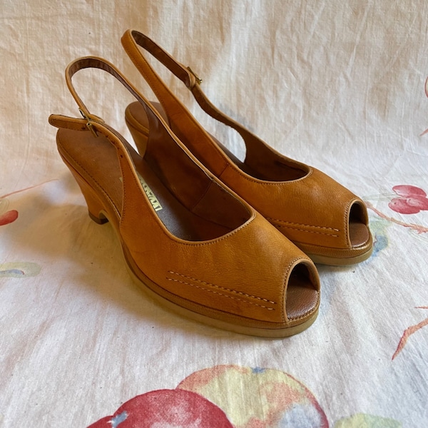 70s Vintage Montgomery Ward Tan Leather Slingback Peep Toe Wedge Heel Size 6.5