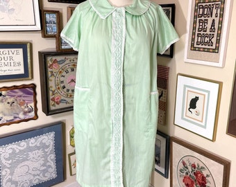 70s Vintage Leisure Life Spring Green Short Sleeve House Coat with Lace Trim