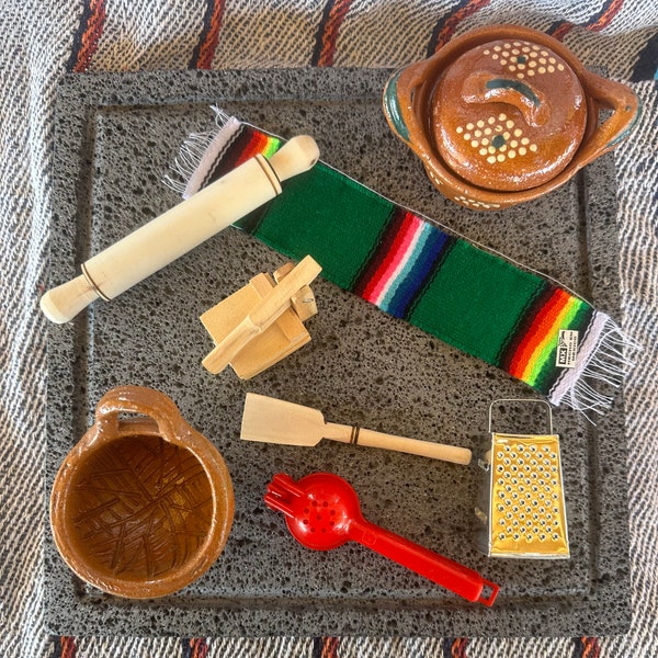 Mini artisanal kitchen items; Mini handmade kitchenware; Mini exprimidor; Mini casuela; Cosas mini artesanales