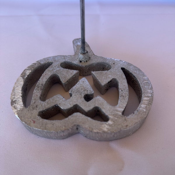 Pumpkin rosette mold, Molde para bunuelos de viento en forma de calabaza