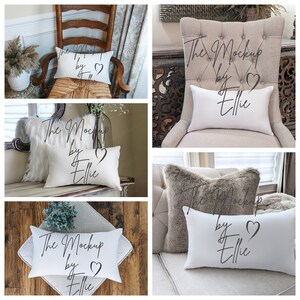 Könnte beinhalten: Vier verschiedene Mockups eines weißen Kissens mit dem Text "The Mockup by Ellie" und einem Herzdesign. Die Kissen werden auf verschiedenen Oberflächen präsentiert, darunter ein Holzstuhl, eine Couch und ein Holzboden.