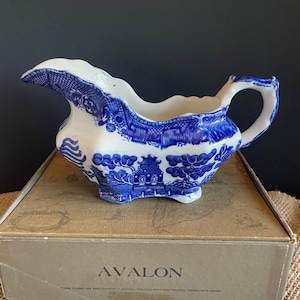 Allertons Ltd. Willow Ware Blue Willow gravy boat