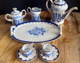 Juego de té miniatura vintage de porcelana azul y blanca – Juego de 9 piezas con bandeja / Casa de muñecas / Objeto de colección para exhibición