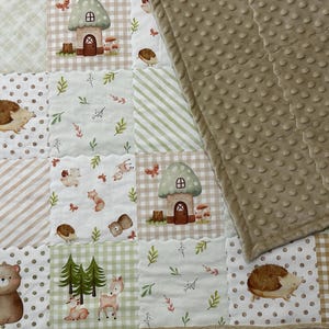 Woodland Animal Baby Quilt – Forest Patchwork Blanket with Bears Fox Deer & Hedgehog – Tan and Green Nursery Quilt – Soft Dotted Minky Back