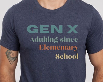 Puede incluir: Una camiseta azul marino con el texto "GEN X Adulting since Elementary School" en un esquema de colores retro.