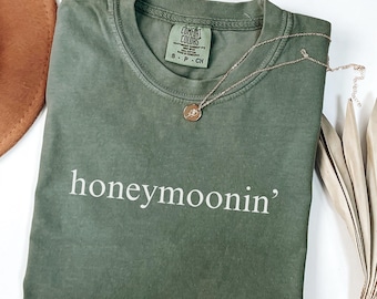 Comfort Colors® Honeymoonin' Shirt, Bride Groom Honeymoon Shirt, Newlywed Gift, Wedding Gift Shirt, Just Married Shirt, Beach Vacation Tee