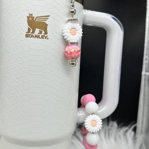 Adorno de la Copa Stanley, Regalos divertidos, Accesorios de la Copa Stanley, Adornos para asas de vasos, Adorno para pajita, Flor blanca y cuenta rosa a juego