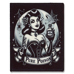 Pure Poison Goth Girl-patch | Horror pin-up opnaaibare patch | Donkere, esthetische rockabilly-punkpatch