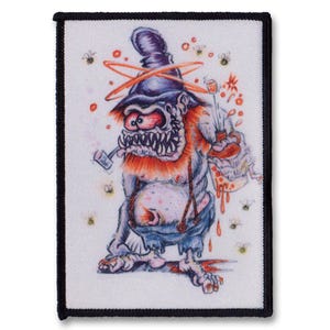 Könnte beinhalten: Eine Cartoon-Illustration eines Monsters mit Hut und Bart, das eine Pfeife und einen Eimer hält. Das Monster ist von Fliegen umgeben und hat eine rote, tropfende Substanz am Körper.