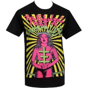 Pode incluir: Camiseta preta com um design gráfico que apresenta uma mulher com cabelo comprido, uma coroa e uma cruz verde. O texto "The Fabulous Feast of Hovering Light" está acima da mulher, com um fundo amarelo e preto em forma de raios de sol.