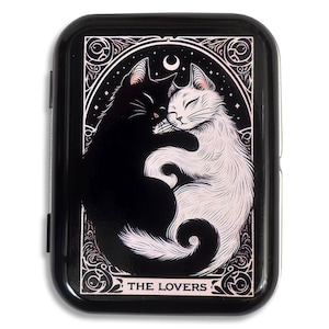 Lata con bisagras para cartas del Tarot "El Gato de los Enamorados" / Lata con bisagras de ocultismo de bruja gótica