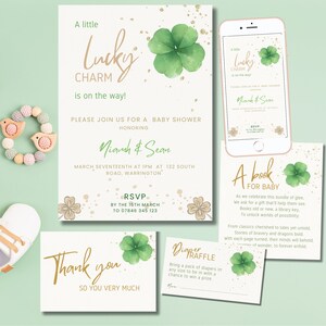 Può includere: Un invito a un baby shower con un design a trifoglio verde e glitter dorati su sfondo bianco. Il testo "A little lucky charm is on the way!" è in cima all'invito. L'invito è per un baby shower in onore di Niamh & Sean. La data e l'ora del baby shower sono il 17 marzo alle 13:00 in 132 South Road, Warrington. RSVP entro il 16 marzo al 07846 345 123.