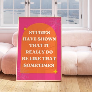 Lustig, schrullig • Pinkfarbenes Zitat • Zitat • Maximalist Wandkunst • Funky Pop Art Prints