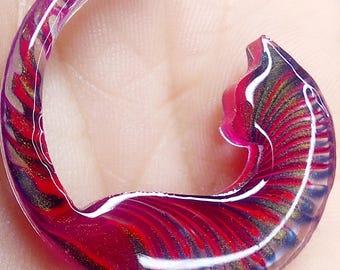 Collana con ciondolo gatto a spicchio di luna, lavorato con swirl tecnique