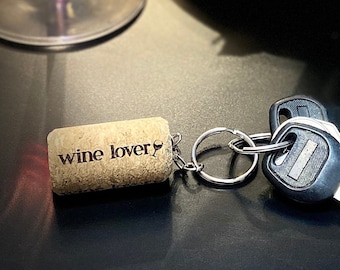 Gepersonaliseerde wijnkurksleutelhanger: gegraveerd cadeau voor wijnliefhebber