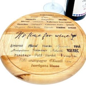 Personalized Cutting Board with Engraved 40 Wine Varieties – A Perfect Gift for Wine Lovers!
