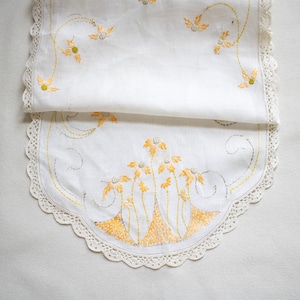 vintage table runner embroidered linen yellow and white flowers hand stitched lace mcm linen table runner cottage table cloth dining decor