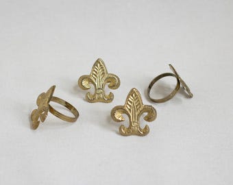 brass napkin rings vintage napkin holder gold set of 4 fleur de lis French decor winter table setting elegant tablescape dining for 4
