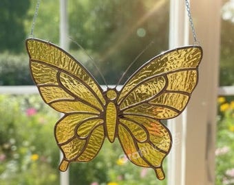 蝶と花のステンドグラスアート – 蝶好きのための、自然にインスパイア