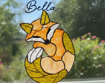 Gepersonaliseerde slapende vos gebrandschilderd glas, handgemaakte schattige dieren suncatcher voor raamdecoratie, schattig cadeau voor kinderen en vossenliefhebbers