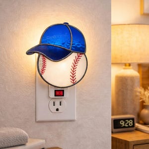 Nattlampa i målat glas med basebollkeps för barnrumsinredning, vägglampa med sporttema, present till basebollfans