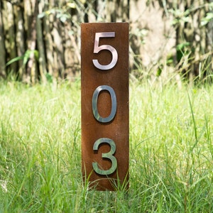 Personalisierte rustikale Stahl Vertikale Hausnummer Schild Outdoor Yard Art, benutzerdefinierte moderne Hausnummern Rasenkunst, Adressen Nummern Gartenpfähle