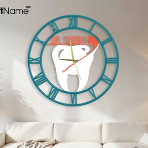Benutzerdefinierte große stille Wanduhr für die Zahnpraxis, personalisierte Zahnarztname Metalluhr, Zahnarztpraxisdekor, Uhr für die Kieferorthopädie