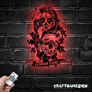Luz LED de arte de pared de metal con bola de rosa de calavera de azúcar para pareja personalizada, letrero personalizado con nombre de amante de la calavera, decoración del hogar, ideal para decoración y regalo del hogar