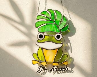 Personalized Green Frog Stained Glass Window Hanging, Handmade Nature Suncatcher Ornament for Sunroom Decor, Funny Gift For Animal Lover
