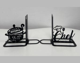Décoration de serre-livres en métal fait maison avec amour, cuisine personnalisée, serre-livres avec nom de chef personnalisé, support de livre, oeuvre d'art en métal noir, décoration de bureau pour coin lecture