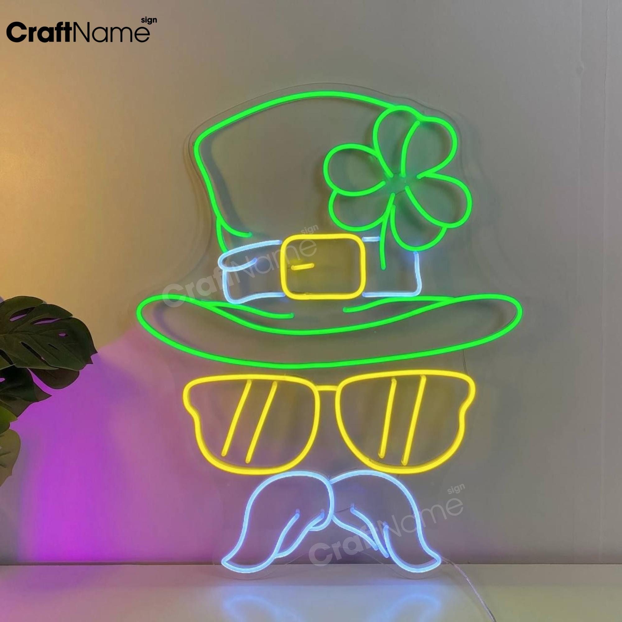 Insegna al neon con scoiattolo di San Patrizio, trifoglio portafortuna