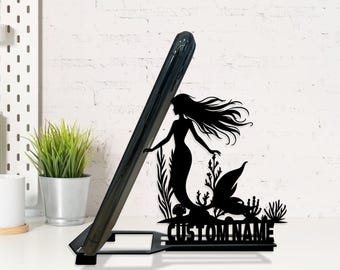 Soporte de teléfono de metal personalizado con diseño de sirena y hada, soporte de escritorio de metal con nombre de amante de las sirenas para teléfono y tableta, decoración única para la mesa de oficina