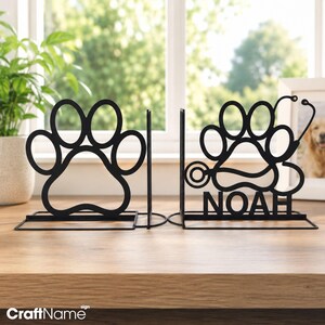 Boekensteunen met pootafdrukken, gepersonaliseerde metalen boekensteun met stethoscoop voor dierenartsassistent, cadeau voor dierenartsassistent