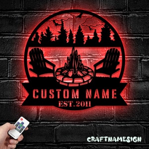 Custom Fire Pit Lake House Metal Wall Art Led Light Personalizzato Campfire Nome Segno Home Decor Cabina Campeggio Foresta Decorazione Compleanno