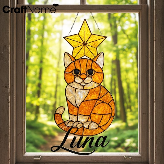 猫のステンドグラスの窓用吊り下げ、遊び心のある猫のデザインが施され