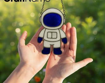 Stained Glass Astronaut Suncatcher, Space Themed Window Hanging Decor, Handmade Glass Art for Home Display, Gift for Space Lovers