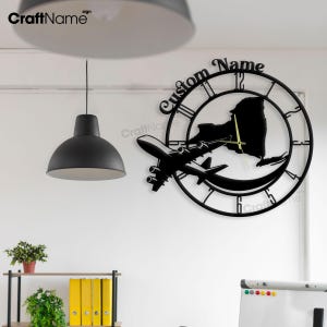 Horloge murale en métal personnalisée représentant la carte de New York, art mural noir minimaliste, horloge en métal personnalisée pour amoureux de la ville de New York pour la décoration intérieure et les arts muraux