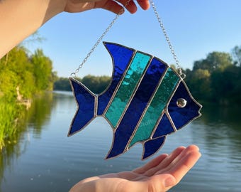 Vetrata a forma di pesce da appendere alla finestra, acchiappasole a tema oceano per casa al mare o cameretta dei bambini, regalo adorabile per gli amanti del mare o dei pesci.