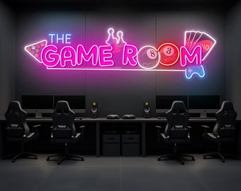 Op de afbeelding: Een roze en wit neonbord met de tekst "THE GAME ROOM", met gaming-iconen. Onder het bord staan zwarte gamingstoelen, monitoren en luidsprekers. Het bord is bevestigd aan een donkergrijze muur.