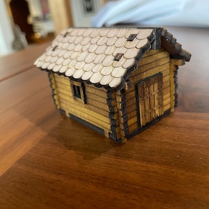 Rustykalna miniaturowa chata leśna. Plik wycinany laserowo. SVG, DXF (oraz pdf, xcs) w formatach 3 mm, 3,175 mm (1/8 cala), 4 mm, 4,5 mm. Tylko plik cyfrowy