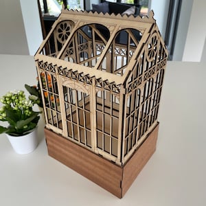 Faça você mesmo, versão pequena do terrário vitoriano com efeito de estufa. Para compensados de 3 mm, 4 mm e 4,5 mm. Arquivo cortado a laser. Baixar SVG DXF PDF Digital