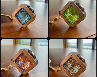 DIY Handaufzug Taschenuhr Bausatz in Walnuss mit vier Plexiglas-Gesichtern und entweder goldfarbenem oder silberfarbenem Uhrwerk