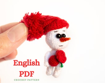 Gehaakte Amigurumi sleutelhanger Miniatuur Sneeuwpop ALLEEN Engels PATROON, pdf Amigurumi Gevuld Nieuwjaarscadeau Speelgoedpatroon