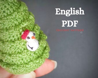 Portachiavi Amigurumi all'uncinetto Pupazzo di neve in miniatura SOLO MODELLO inglese, pdf Amigurumi farcito regalo di Capodanno modello giocattolo