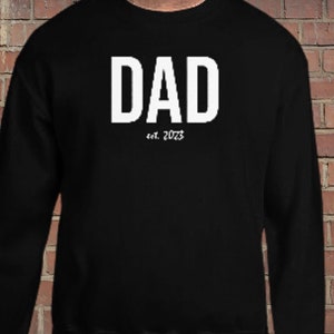 Dad Est 2023 New Dad Gift New Dad Sweatshirt Pregnancy Announcement Shirt Father&#39;d Day Gift For New Dad