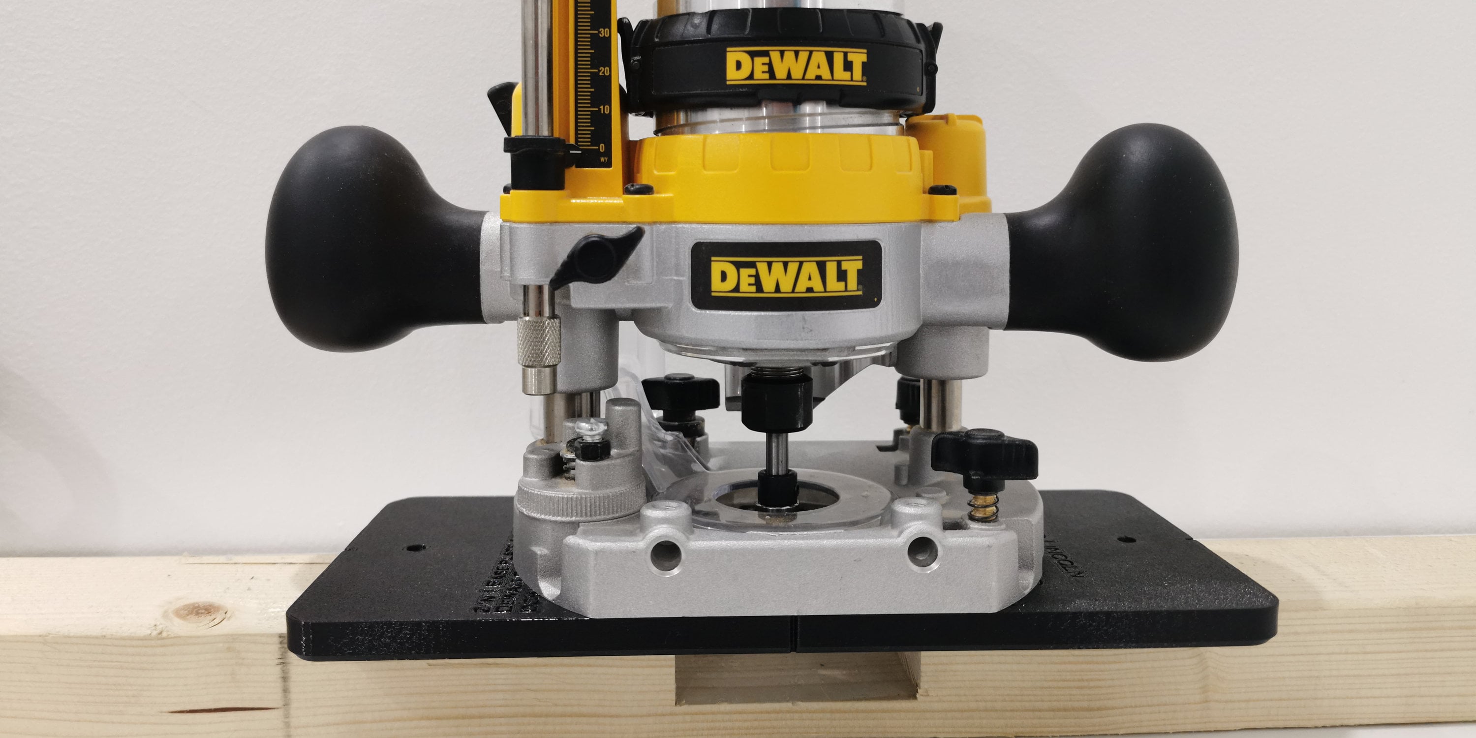 Dewalt d26200 plunge base hotsell